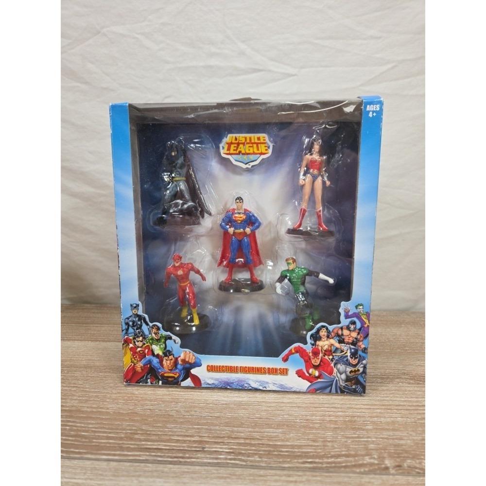 DC Justice League Collectible Figurines Box Set Batman Superman + New In Box